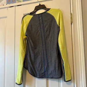 Lululemon Runder Under Reversible Long Sleeve Top in Blue, Grey, & Yellow thumbnail 2
