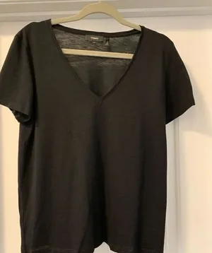 Theory Women’s V-Neck Tee Shirt Size Medium thumbnail 1