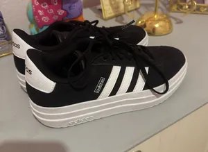 Black Adidas Shoes thumbnail 1