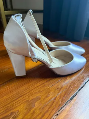 Benjamin Walk Dyeables Amanda Style White Satin Block Heel Closed Toe Pumps thumbnail 3
