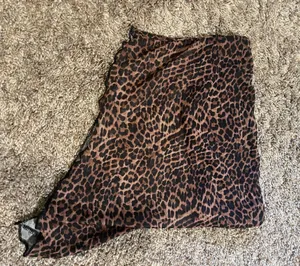 Edikted Going Out Top Asymmetrical Leopard thumbnail 1