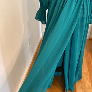 Beautiful Flowing V-Neck Sheer Long Dress Size 6 Medium thumbnail 13