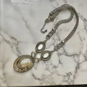 White silver tone pendant necklace thumbnail 6