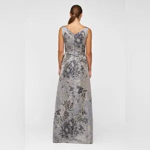 NWT Kay Unger Amelia Gown in Dark Midnight Metallic Jacquard Floral Size 8 thumbnail 2