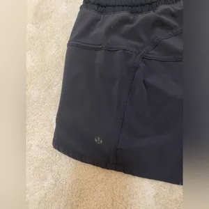 Lululemon Athletica black tracker short women’s size 8 thumbnail 4