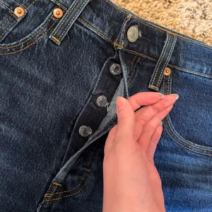 Levi’s 501 Raw Fray Cutoff Hem Dark Wash Denim Jean Shorts Button Fly Size 30 thumbnail 7
