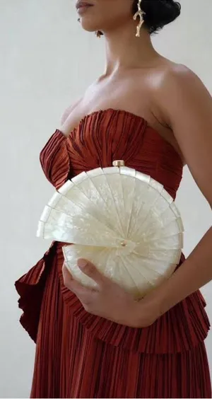 Cult Gaia Sirena Shell Acrylic Rounded Seashell Clutch in Ivory thumbnail 2