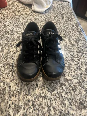 adidas Unisex Kids Black/White Low Top Lace-Up Sneaker Shoe US 4.5 thumbnail 2