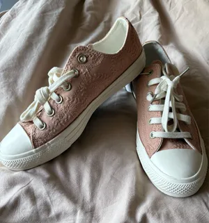 Converse boho/lace pattern Chuck Taylors thumbnail 2