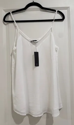 NWT Lulu's White V-Neck Adjustable Spaghetti Strap Camisole thumbnail 1