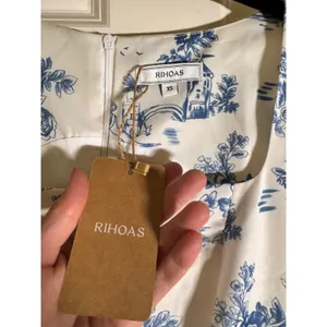 Rihoas Blue White Toile Floral Square Neck Ruffle Hem Midi Dress XS NWT thumbnail 5