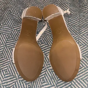 Guess Silver Snakeskin Pumps thumbnail 4