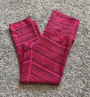 Lululemon Cropped Leggings size 8 (22”) thumbnail 1