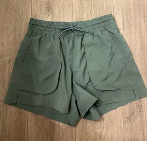 Old Navy Stretch Tech Women’s shorts thumbnail 1