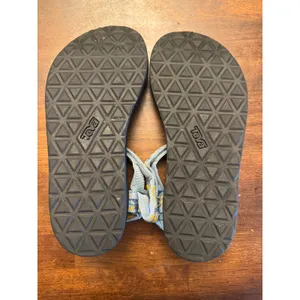 Tevas blue and yellow sandals women's size 8 thumbnail 5