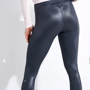 Alo Yoga High-Waist Shine‎ Legging in Anthracite Shine nwot thumbnail 6