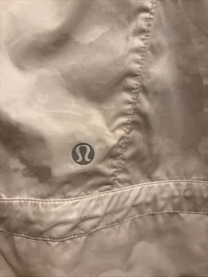 Lululemon Pack It In Miss Misty Jacket II size 6 light‎ grey white cloud print thumbnail 5