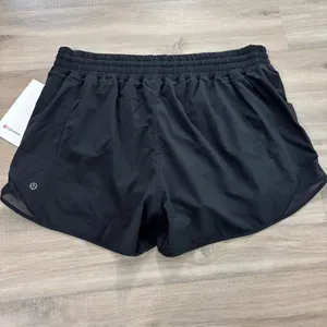 NWT Lululemon Hotty Hot Short High-Rise Long 4" Women Size 14 Black thumbnail 5