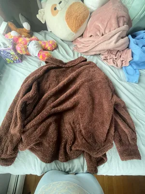 brown fluffy jacket Size M thumbnail 4