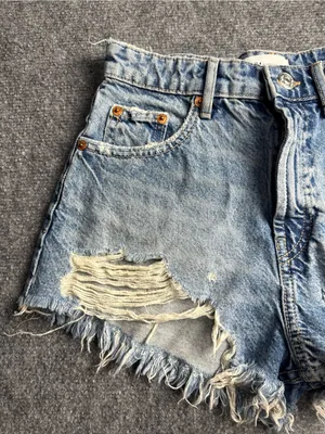 Zara Woman’s Size 2 High-Rise Distressed Denim Shorts - Light wash NWT thumbnail 2