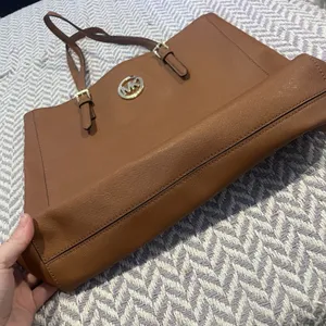 Women’s Michael Kors Jet Set Large Travel Tote Brown Camel Saffiano Leather thumbnail 4