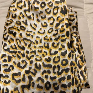 Leopard print scarf thumbnail 2