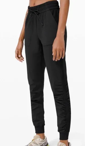 Lululemon Beyond The Studio Jogger in black‎ size 4 thumbnail 1