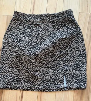 Garage Leopard Skirt! Size Small! thumbnail 1