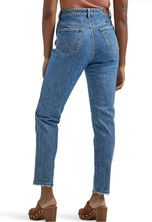 NWOT Wrangler High Rise Vintage Taper Mom Jeans Sz 8 Distressed Medium Wash thumbnail 5