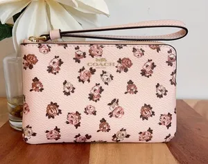 NWT Coach Corner Zip Wristlet With Rosette Print‎ thumbnail 1