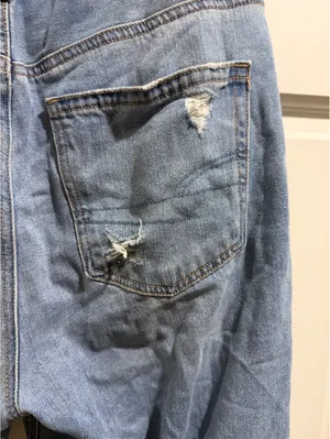 American Eagle Light Wash Mom Jeans Size 6 thumbnail 6