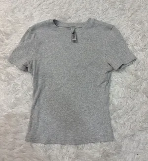 Skims Gray Crewneck Short-Sleeve Women's Top thumbnail 1