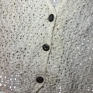 CLIO VTG 90s Off-White Dainty Lace Crochet Knit Button-Up Cinched Vest — MEDIUM thumbnail 4