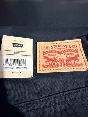 New Women’s Levi’s High Waisted Black Mom Jeans/pants Size 32/30 thumbnail 4
