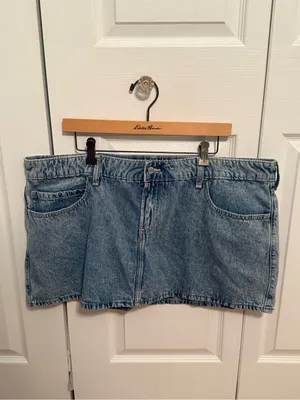 Hollister Bow Applique Low Rise Denim Micro skort in Light Wash thumbnail 2
