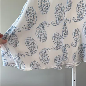 LOFT‎ White and Blue Paisley Tank Top Size L thumbnail 2