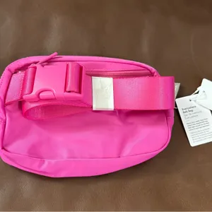 Lululemon Everywhere Belt Bag 1L! thumbnail 3