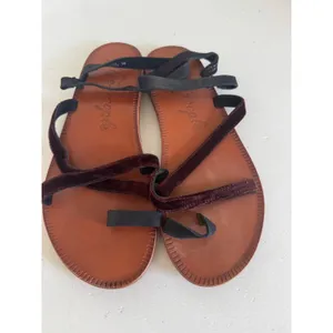 Free People Isle of Capri velvet sandals size 38 (7.5) thumbnail 4