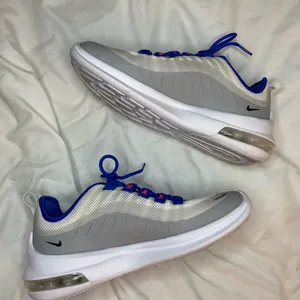 Nike Air Max Axis White /‎ Grey / Blue – Women’s 6 thumbnail 3