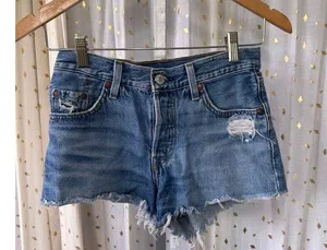 Levi's 501 Relaxed Fit Distressed Frayed Raw Hem Button Fly Denim Shorts 23 thumbnail 2