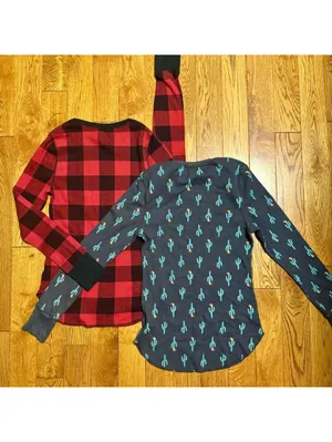 Women’s Size Medium Old Navy Red Plaid and Cactus Long Sleeve Thermal Bundle thumbnail 6