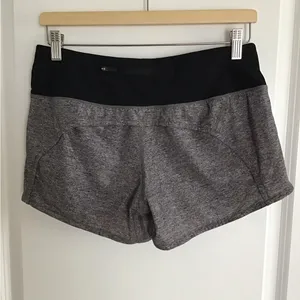 Lululemon Run Speed Up Shorts Women's 6 Gray Black Running Workout Gym‎ Yoga thumbnail 2