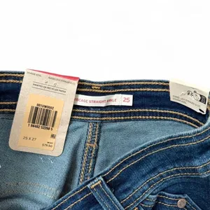 Levi’s women’s blue Riveted Ribcage Straight Ankle Jeans thumbnail 4