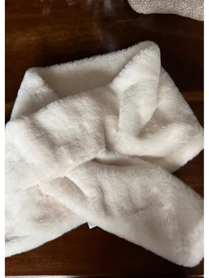 Cozy Cream Faux Fur Scarf - One Size thumbnail 2
