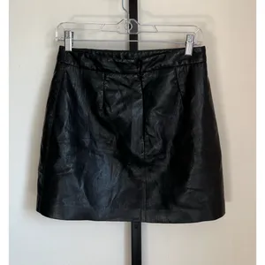 Aritzia Wilfred Patio Faux Leather Skirt Size 8 thumbnail 3