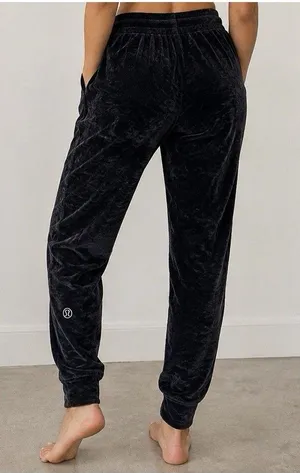 Lululemon Pants Womens 6 Black Velvet Joggers Elastic Waist Pockets Lounge thumbnail 1