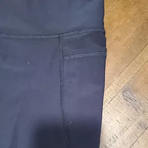 Old Navy Women's Dark Bike Shorts thumbnail 3
