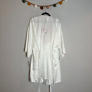 NWT Lilac & London white bridal Mrs. Cloud Dancer robe camisole set thumbnail 2
