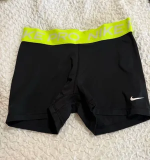 Women’s Nike Pro Shorts thumbnail 1
