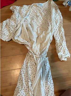 Motherhood Maternity floral robe thumbnail 1